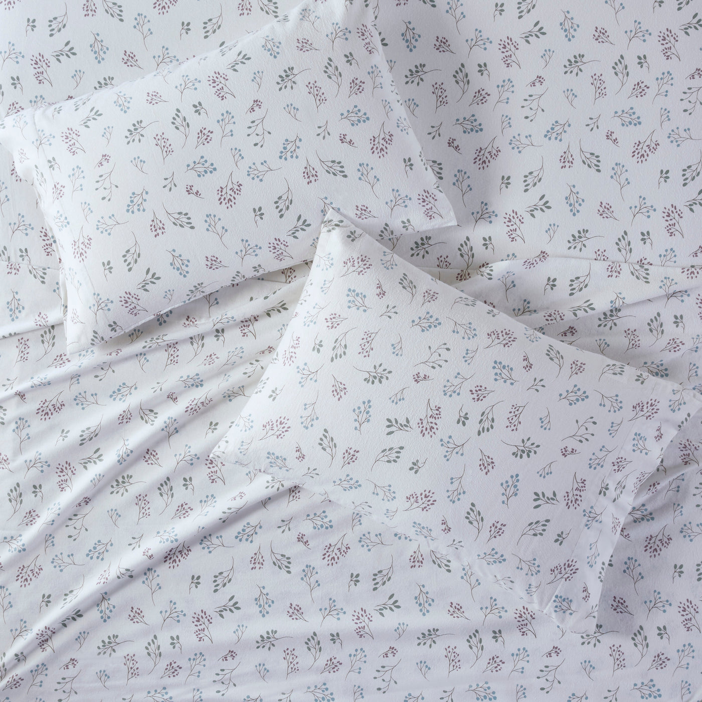 white tossed botanical-cal king,white tossed botanical-queen,white tossed botanical-full,white tossed botanical-king,white tossed botanical-twin,white tossed botanical-twin xl