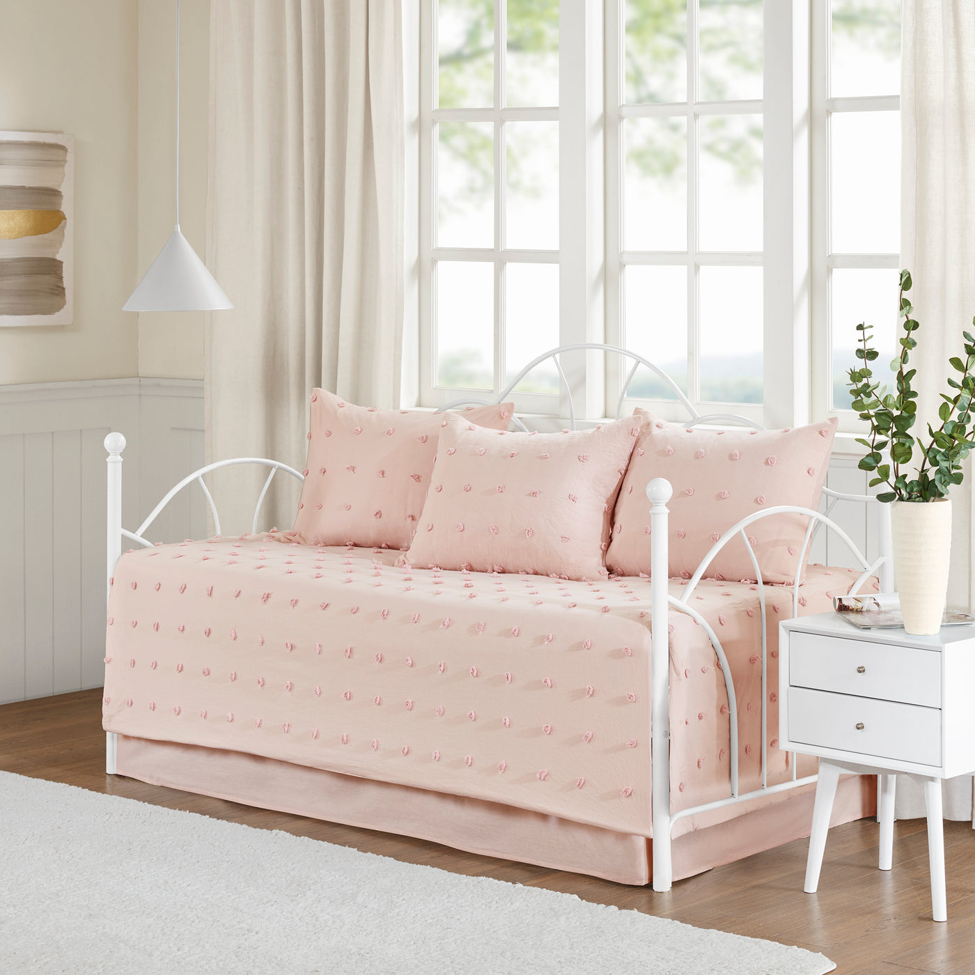 pink-daybed