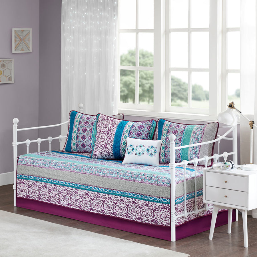 purple-daybed