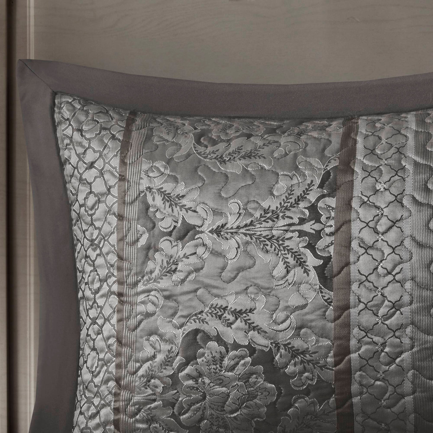 grey-queen,grey-king