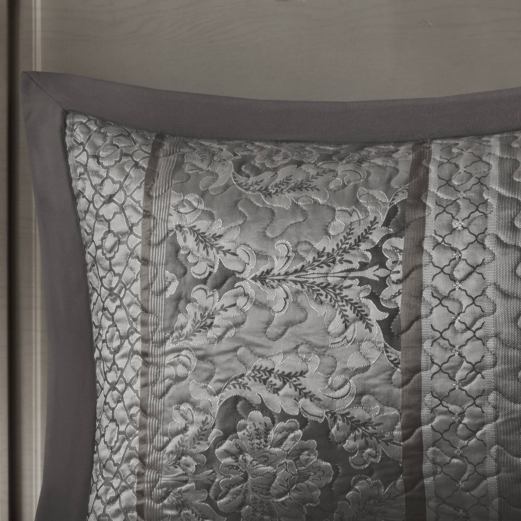 grey-queen,grey-king