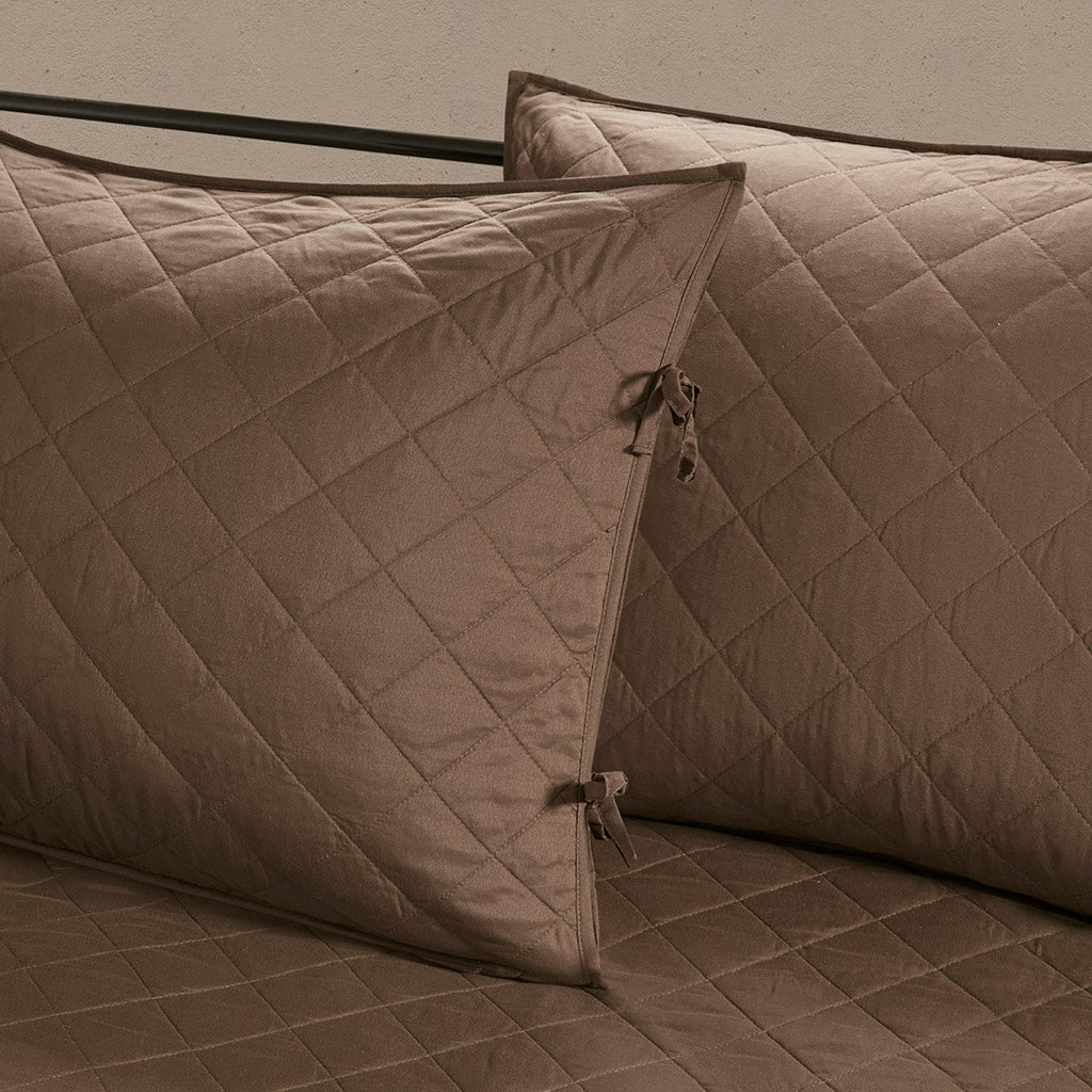 brown-daybed