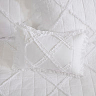 white-daybed