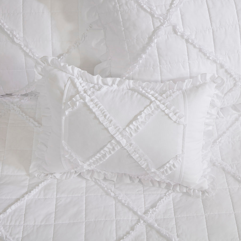white-daybed