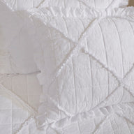 white-daybed