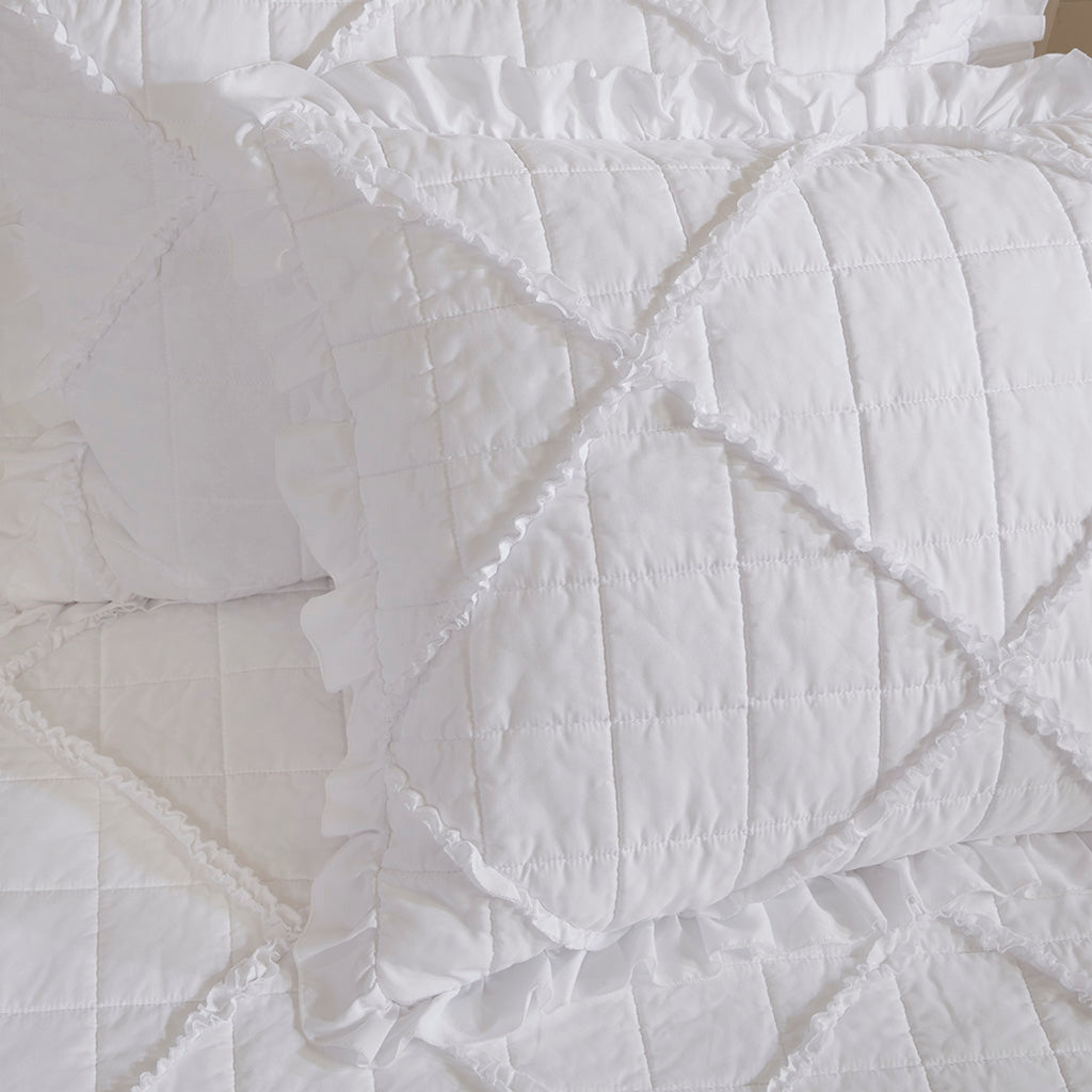 white-daybed