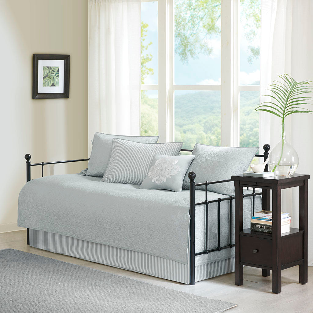 grey-daybed