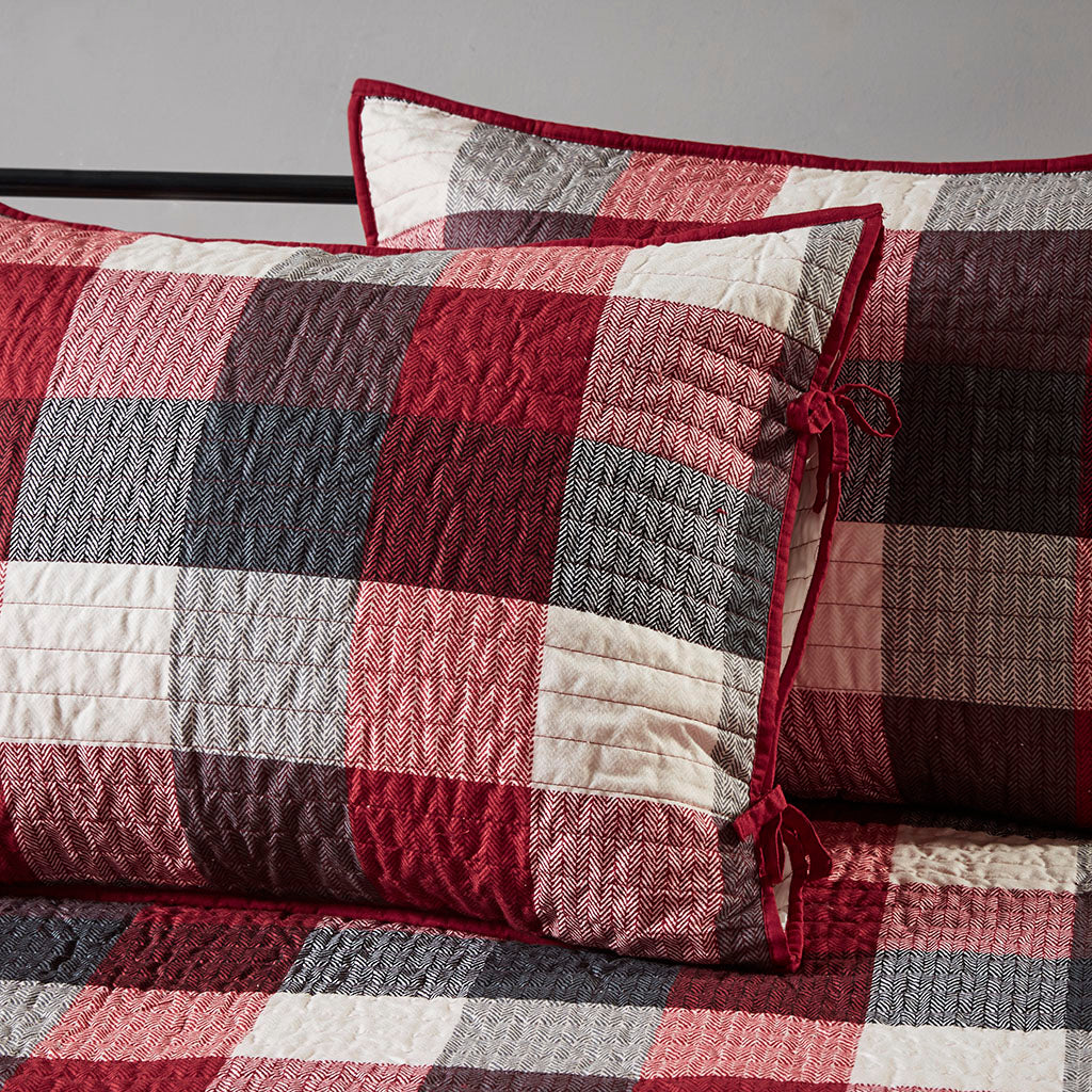 red-daybed