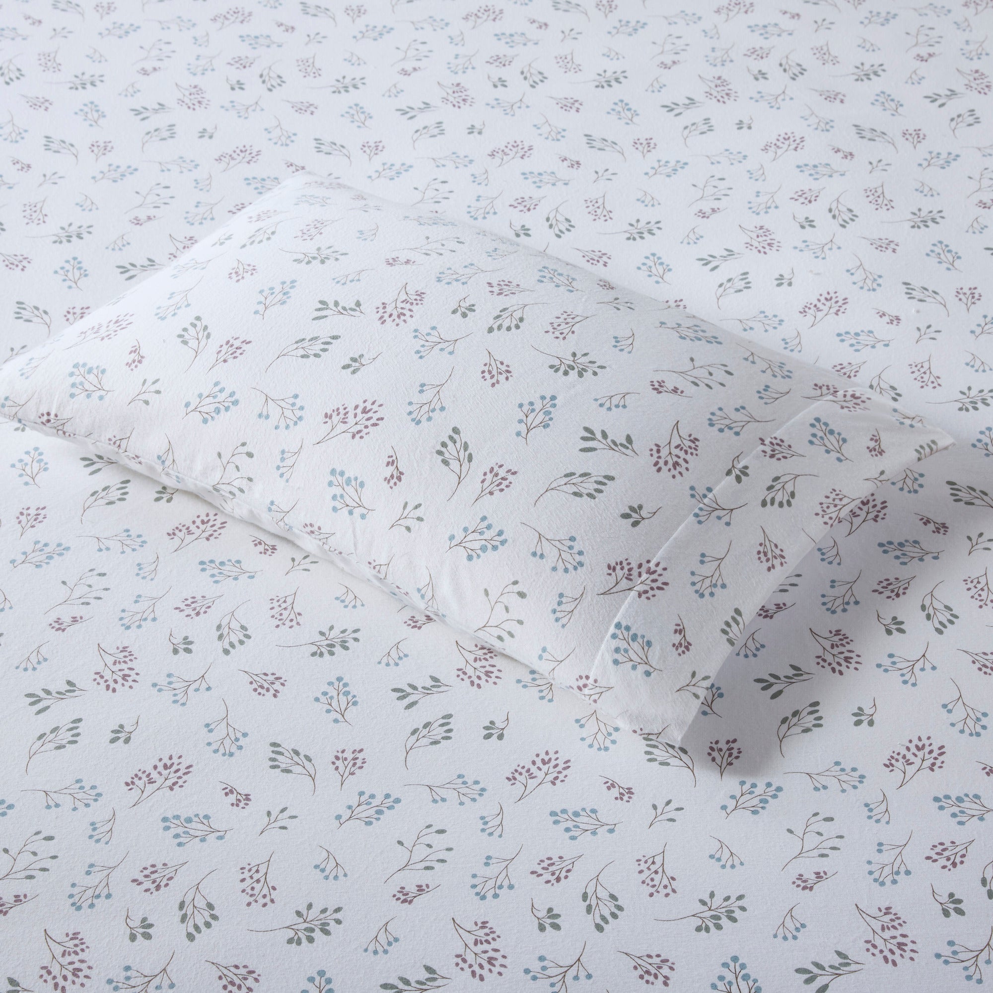 white tossed botanical-cal king,white tossed botanical-queen,white tossed botanical-full,white tossed botanical-king,white tossed botanical-twin,white tossed botanical-twin xl